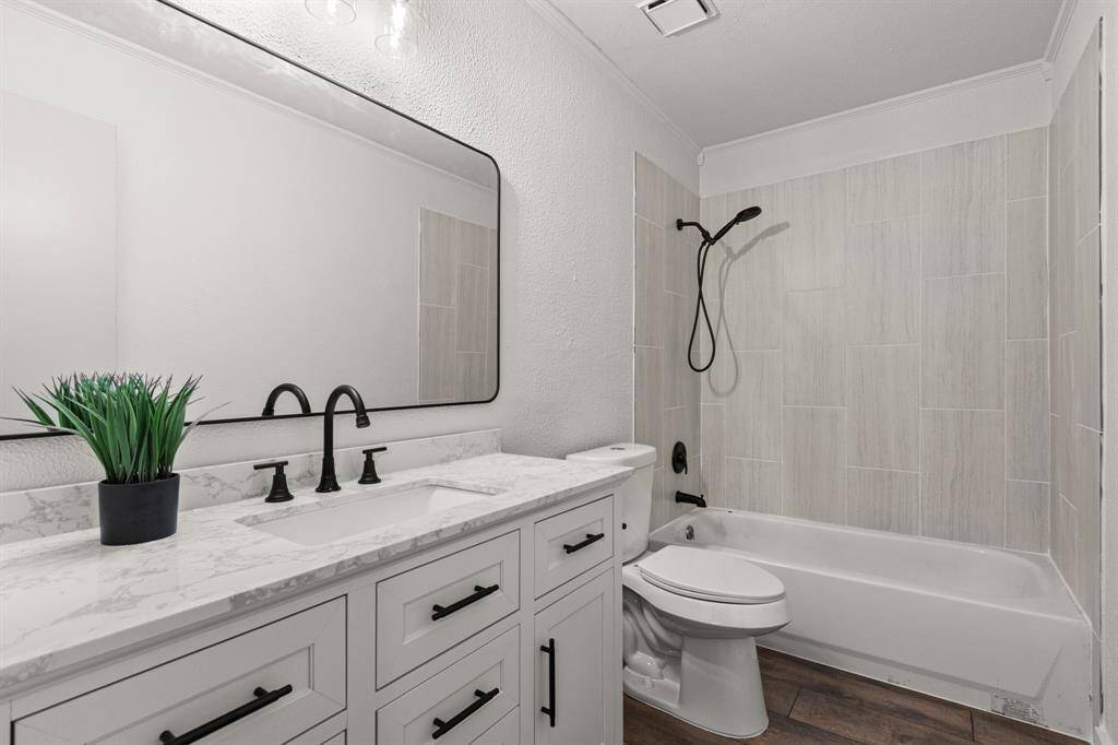 Upstairs bath with tub/shower combo, just remodeled
