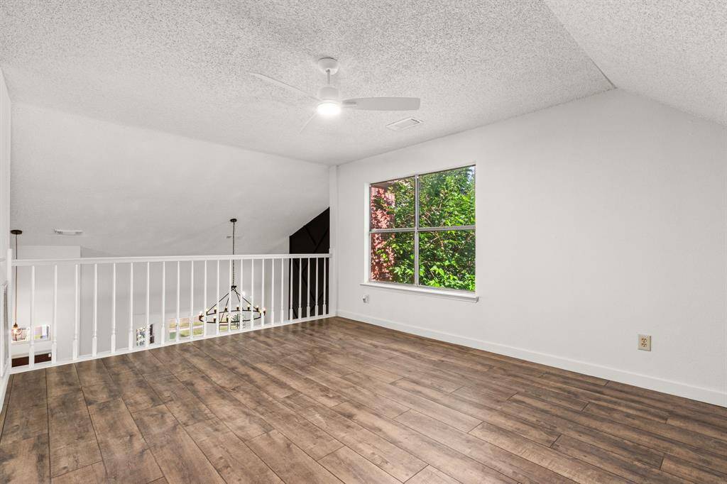 Large upstairs loft overlooking the living