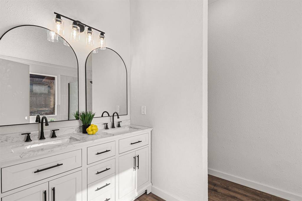 Newly remodeled primary en-suite