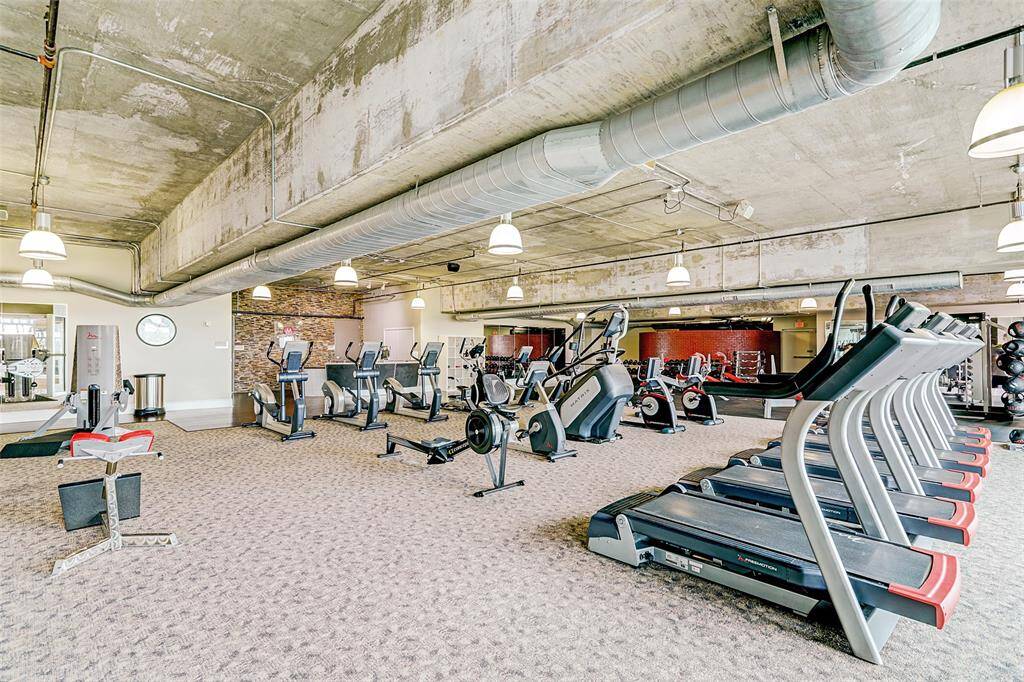 Also offers a range of fitness options including cardio, free weights, and machine-based exercises.