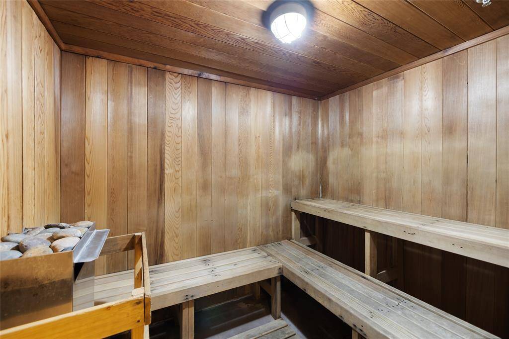 Sauna and steam room, inviting relaxation and rejuvenation. Immerse yourself in the gentle warmth, letting stress melt away amid a setting of calm and comfort, providing a perfect retreat for both mind and body.