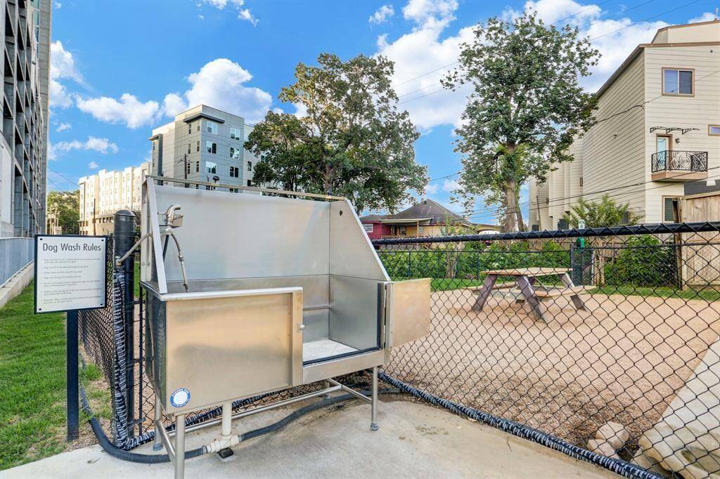 Dog wash and unleash park. This pet-friendly perk is just one of the myriad features that underscore the community’s commitment to providing a comprehensive living experience for all members of your household.