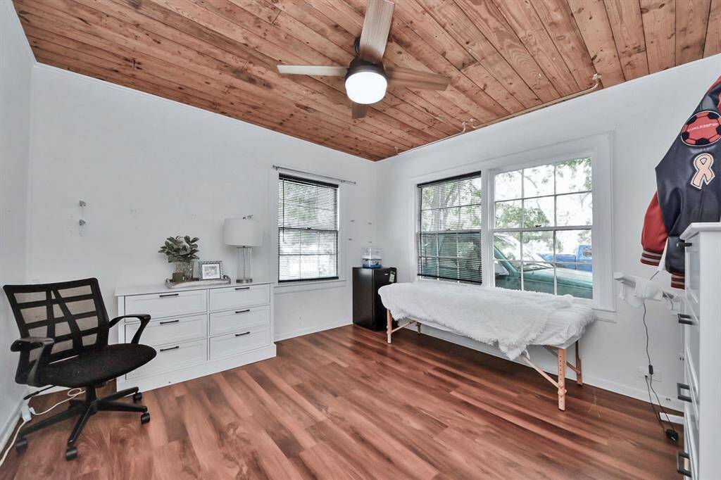 Another spare bedroom