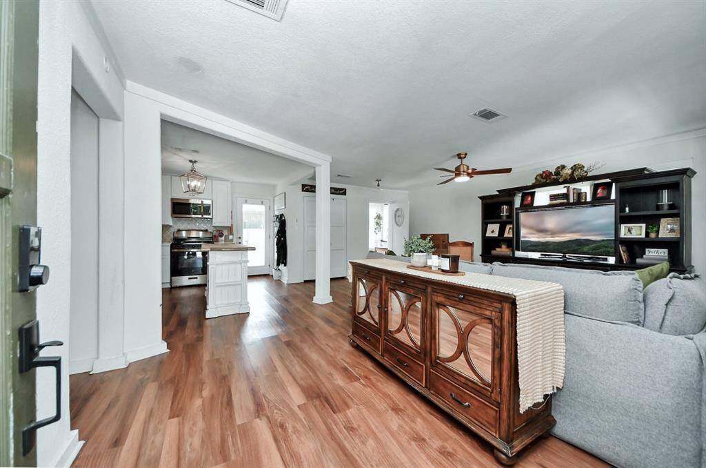 Spacious entry