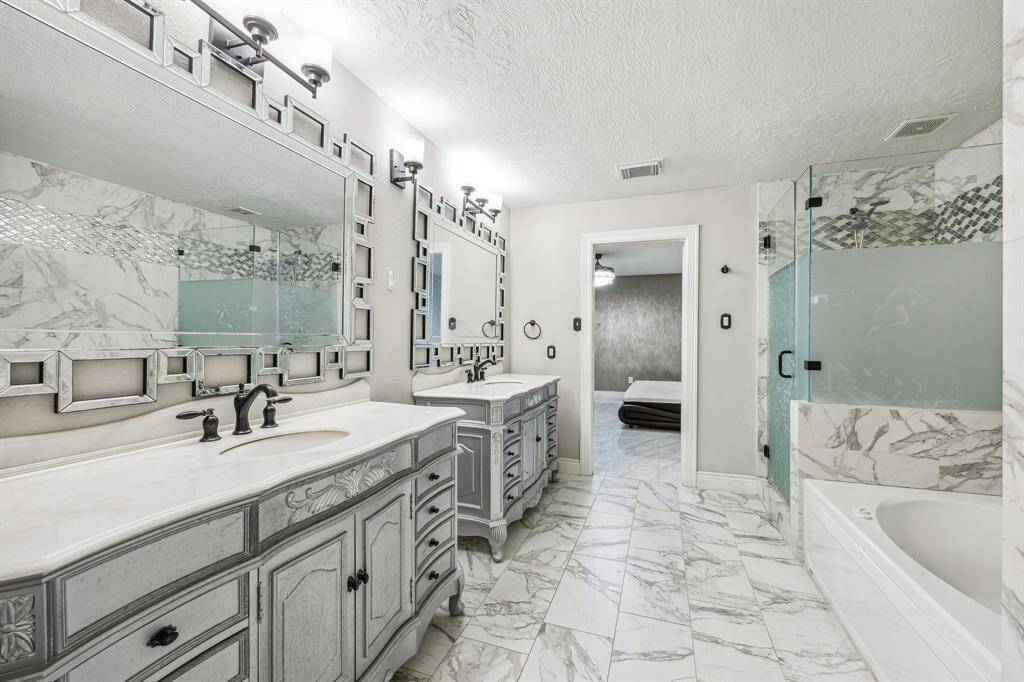 Alternate view of primary bath