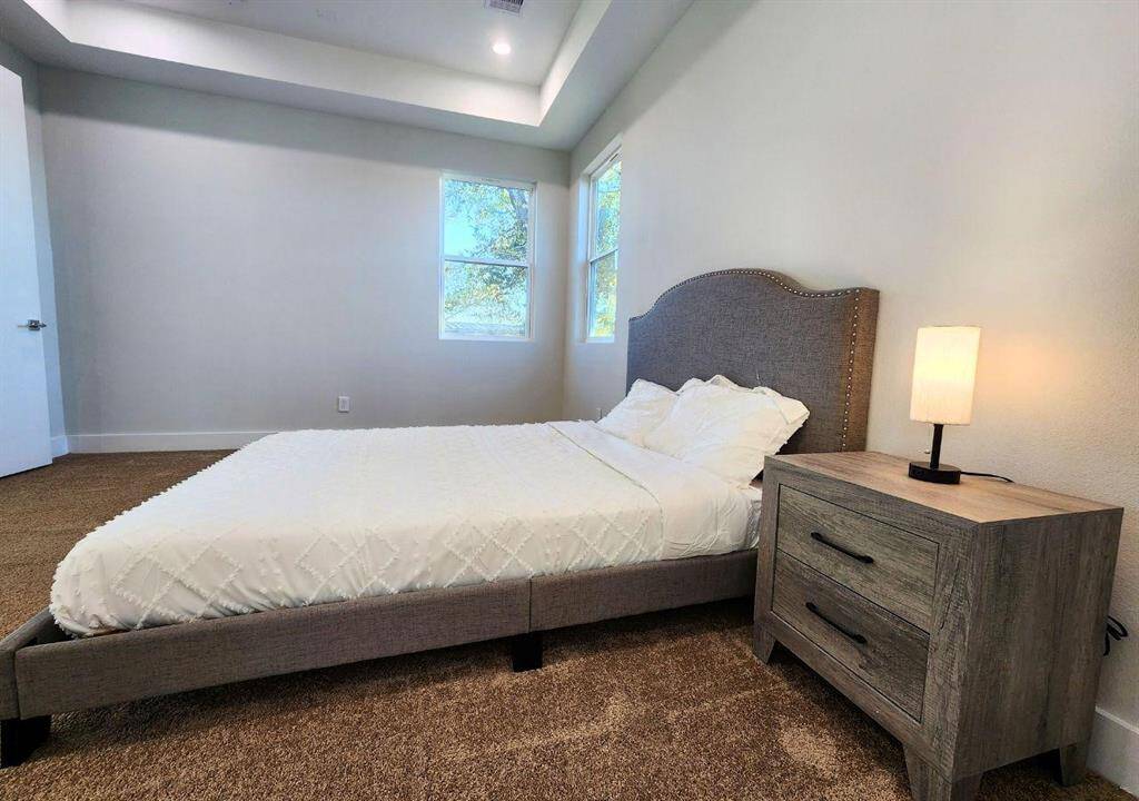 Set tray ceilings open up the room and create a roomeier feel in the room.