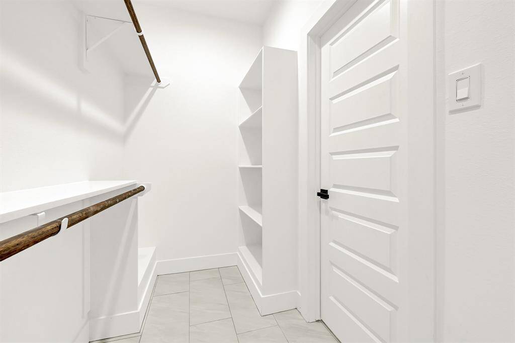 Primary en-suite bath