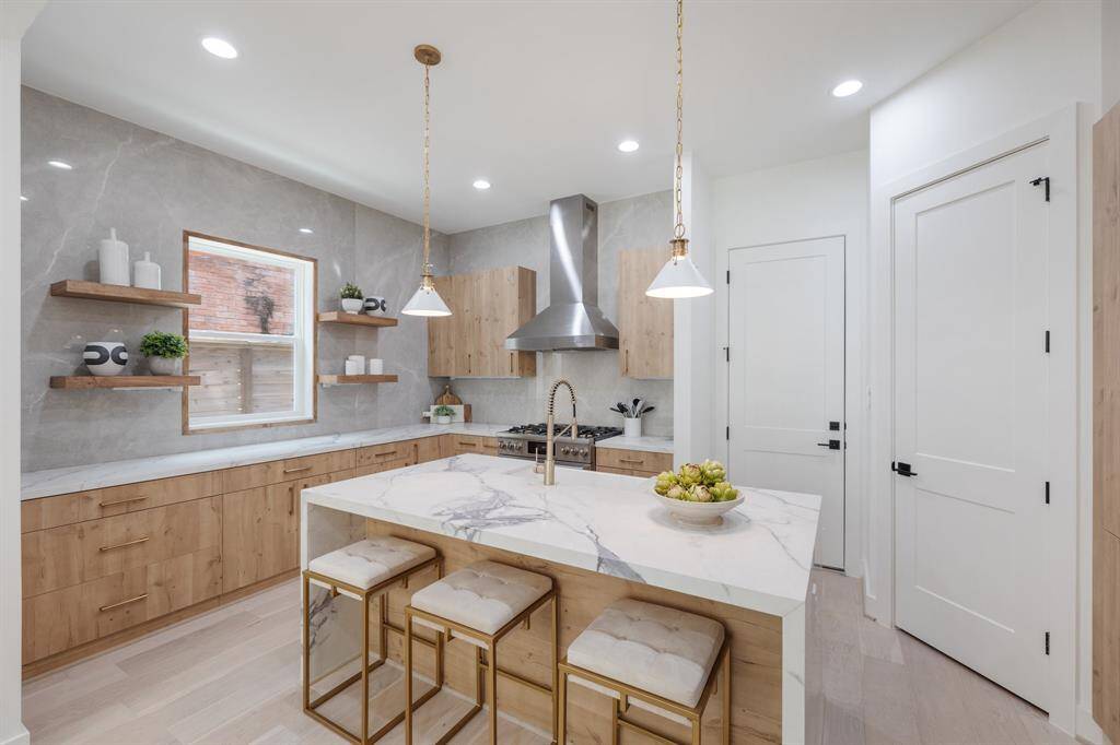 Just off the entry you will find this exquisite chef's kitchen featuring waterfall island, large prep space and walk-in pantry.