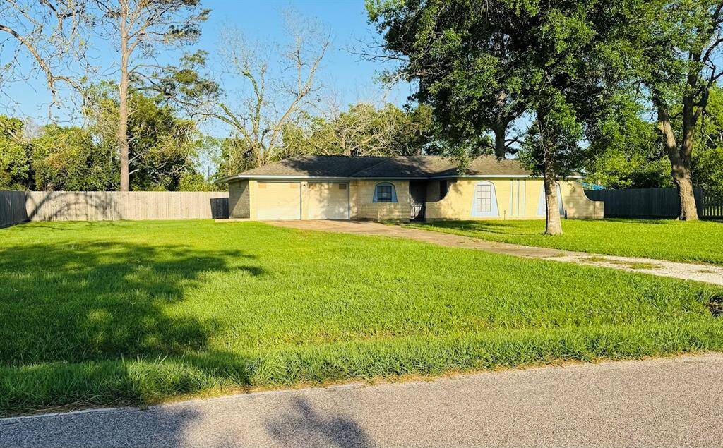 Welcome to 626 N Parrish—a charming single-story home in Angleton, TX, featuring 3 bedrooms and 2 full bathrooms. Enjoy the convenience of two attached garages, plus the added versatility of a flex room that can easily be converted into a fourth bedroom to suit your needs!