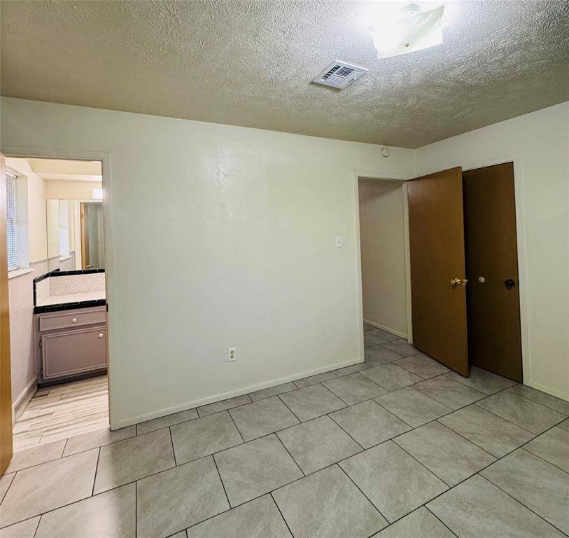 The bedroom is ready to be tailored to your personal style, offering the perfect space to design a room that reflects your taste and preferences.