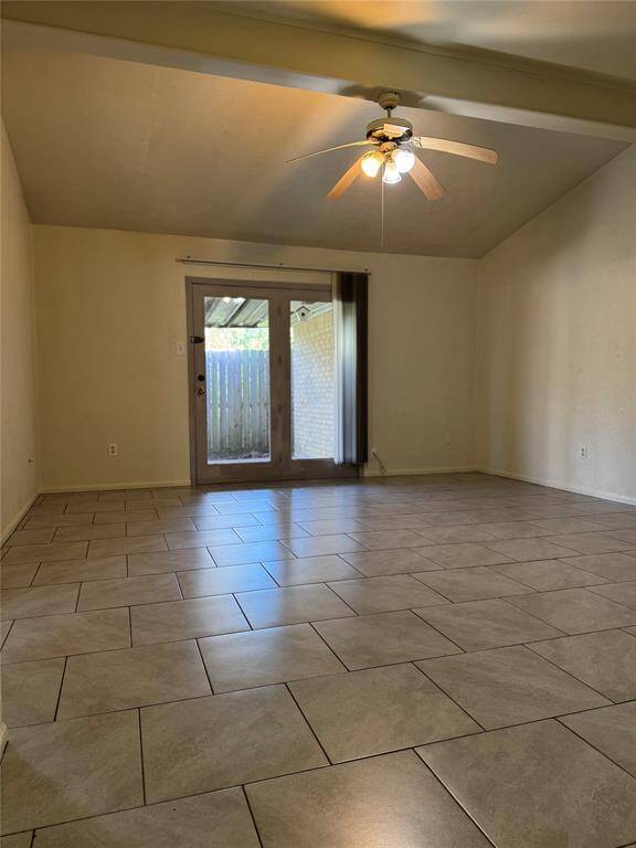 Large glass doors open up to the backyard, seamlessly connecting the indoor living space with the outdoors. This creates a bright, open atmosphere and makes it easy to transition between indoor comfort and outdoor relaxation or entertaining.