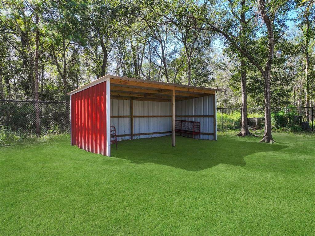 Explore the potential of this property with its well-designed animal enclosures, perfect for your future farm