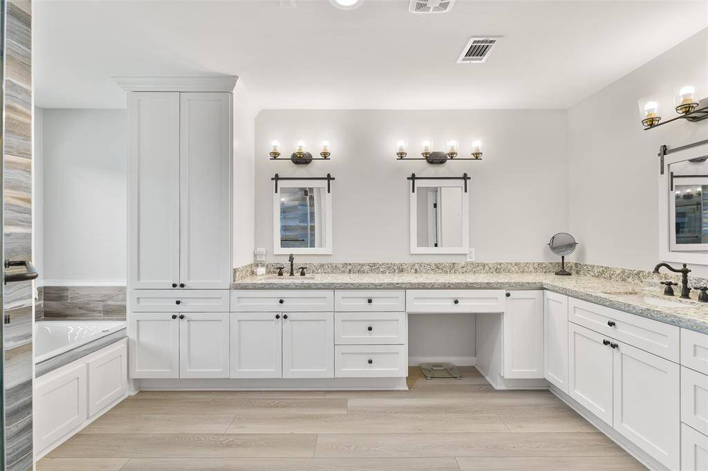 This spacious primary en-suite is designed with your storage needs in mind, offering ample space for all your essentials. This bathroom also features separate sinks, providing individual space for you and your partner.