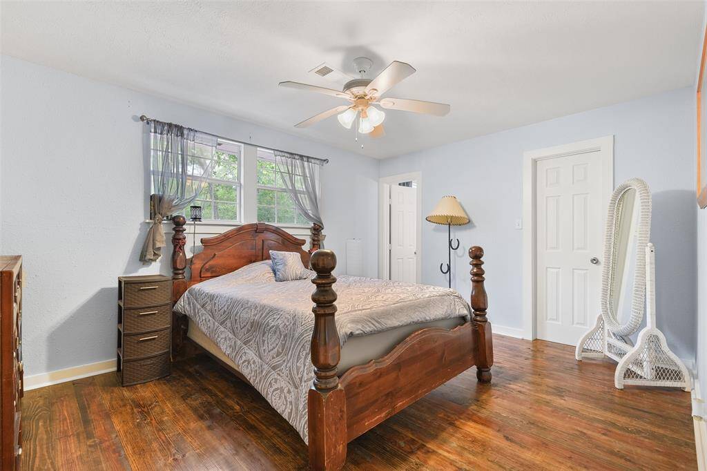 This inviting secondary bedroom boasts abundant natural light streaming through the tall ceilings, creating a bright and airy atmosphere that elevates the overall appeal. The walk-in closet and full-size bathroom further enhance the functionality and comfort of the space.