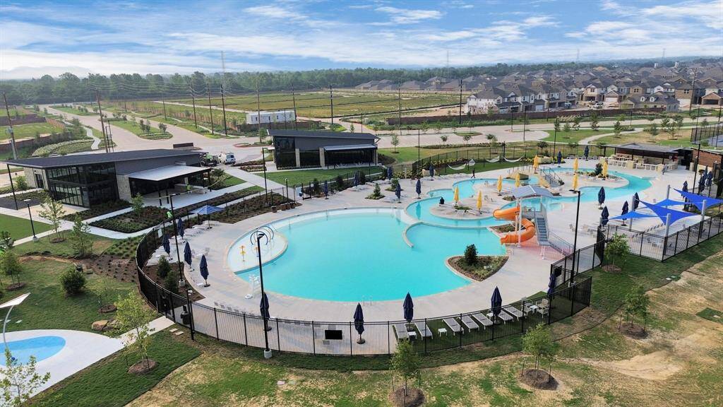 Beautiful Community pool which residents have the luxury to use free of charge.