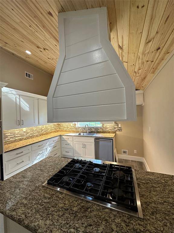 Beautiful custom built overhead stove top vent