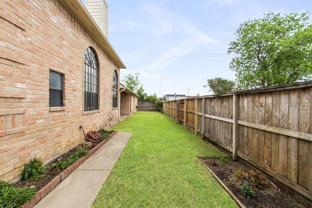 Private backyard with no neighbors overlooking your yard.