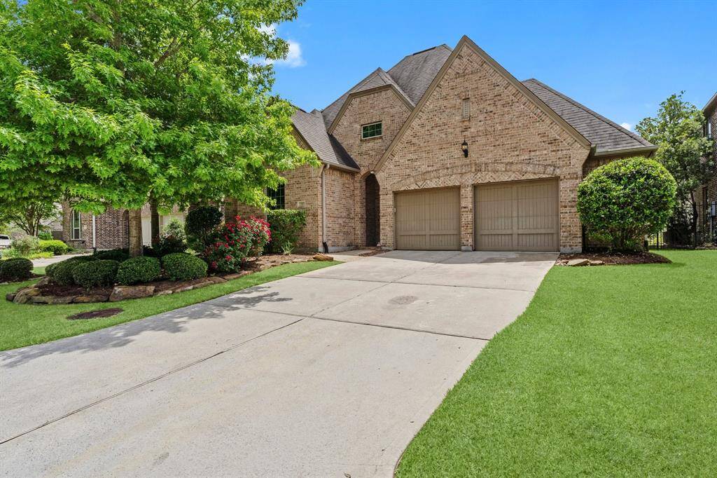 Discover your dream home at 7 Corbel Point Way!