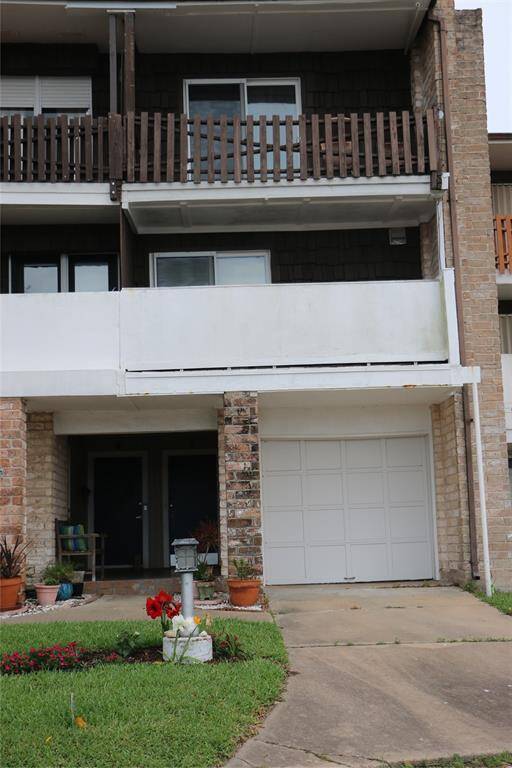 Multi level condo facing the harbor and marina