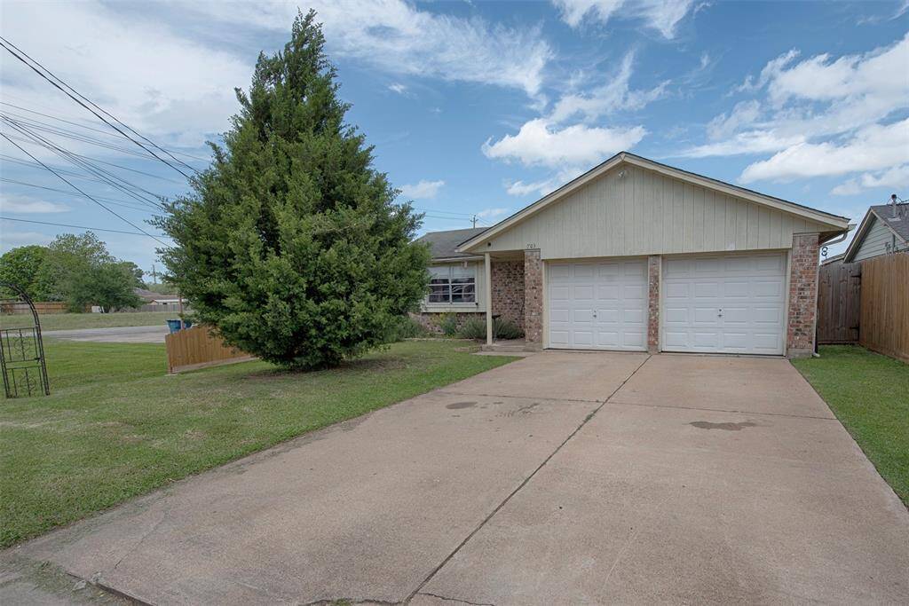 A view from the side of the home showing the great space for parking when entertaining.