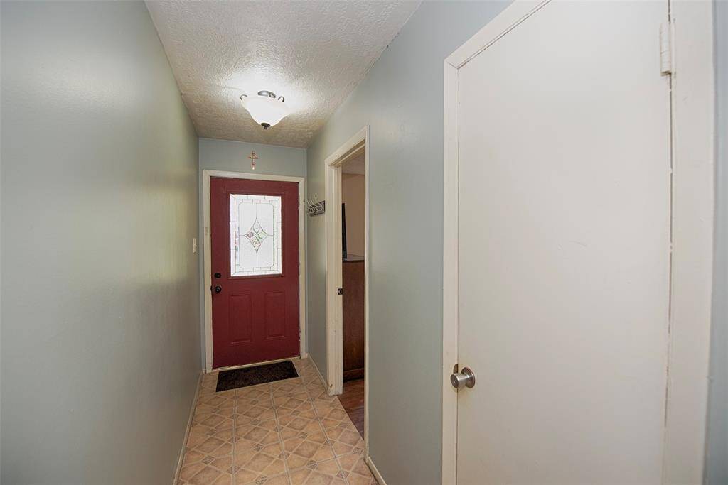 Foyer entry with soft colors and a coat closet.