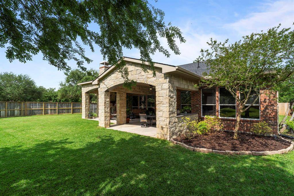 Zoned to excellent schools and close to world-class Riverstone amenities!