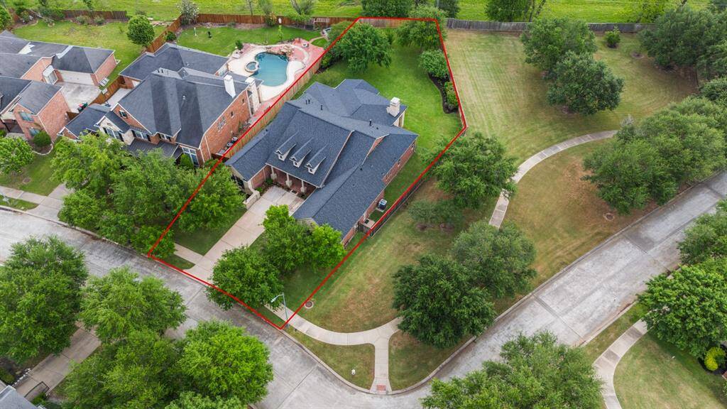 Check out all the green space along the side and back of the home—best of all, it's maintained by the HOA!