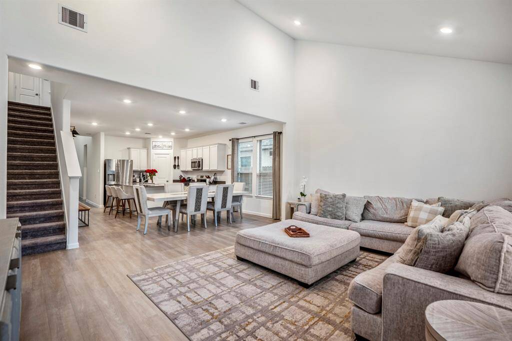 Welcome into your living area with amazing vaulted ceilings.