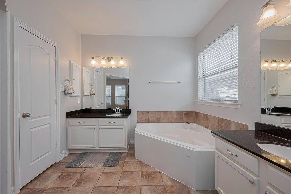 En-suite bathroom with tub and shower