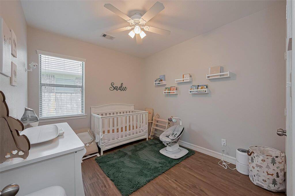 Secondary bedroom