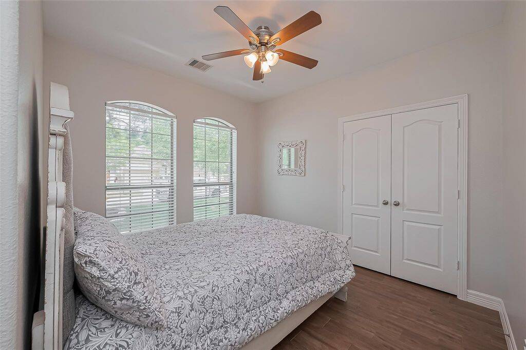 Secondary bedroom