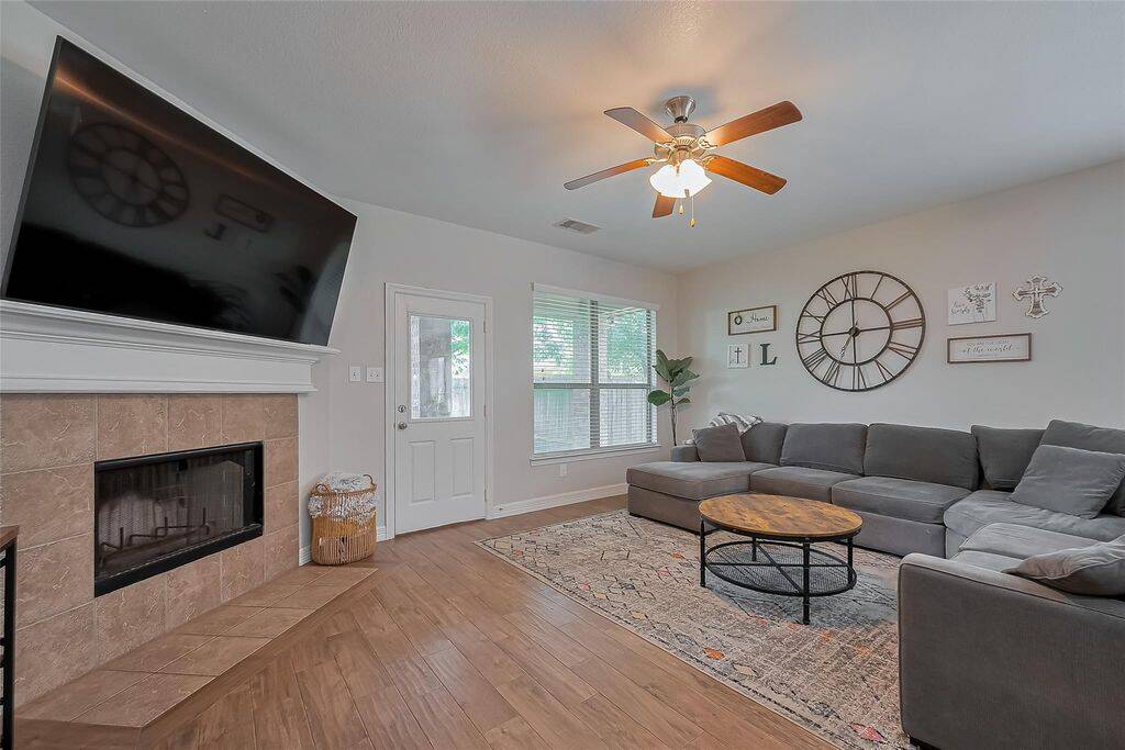 Main Living Room w/ Gaslog Fireplace