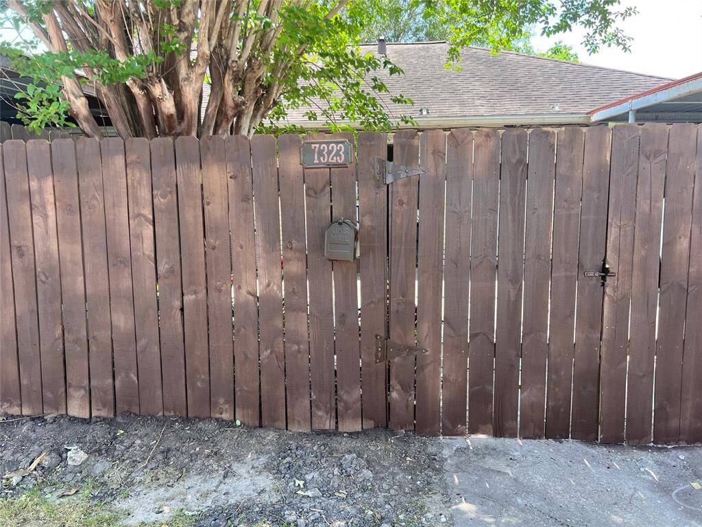 Pedestrian gate to back patio.