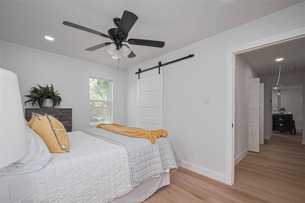 Another angle showing barn door