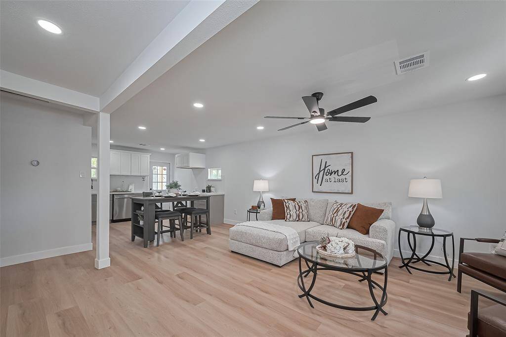 open living room to kitchen