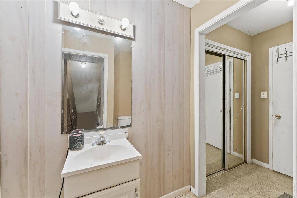 Upstairs bathroom