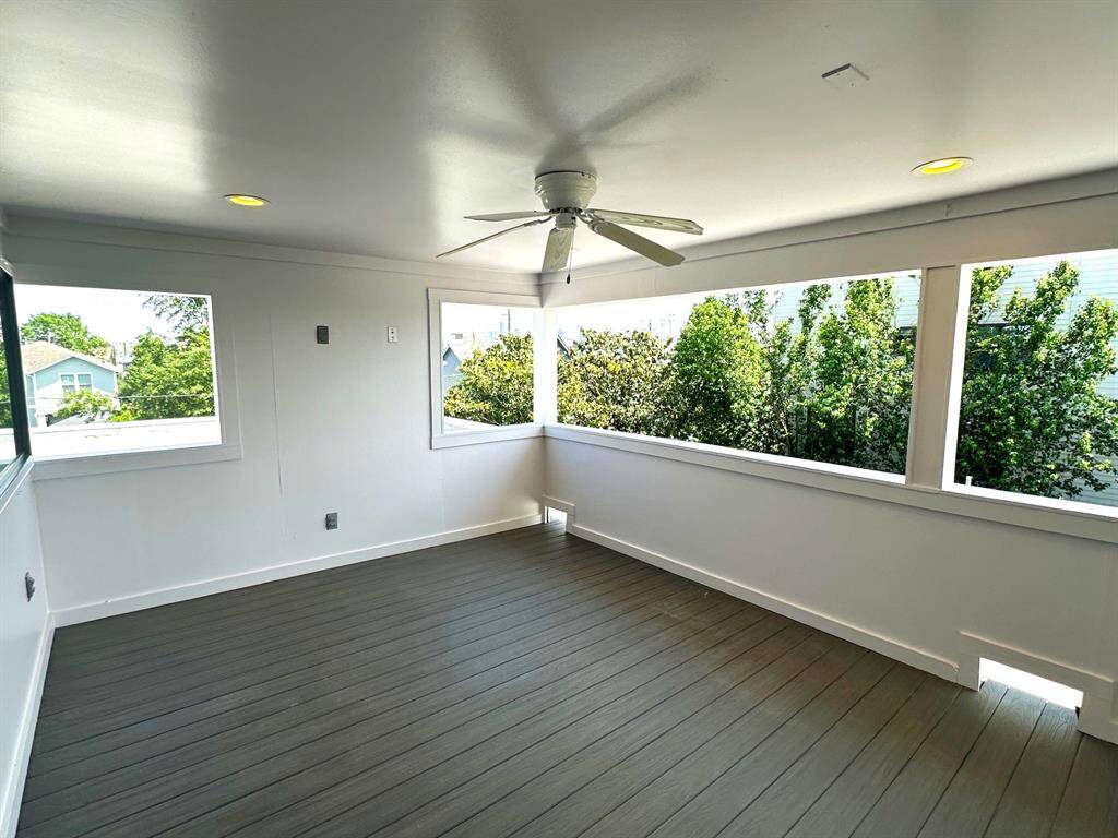 Third floor covered patio.