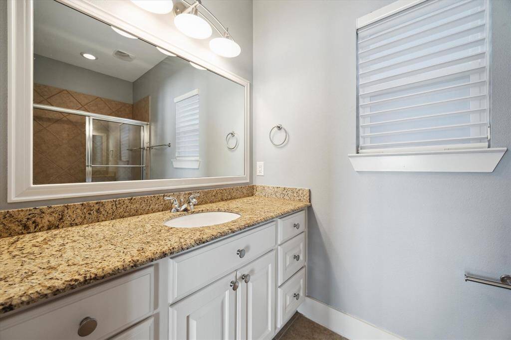 Private full bath for the second and third bedroom.