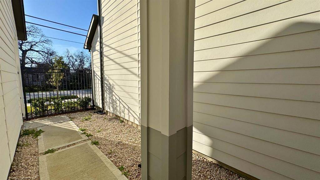 Immaculately maintained home ready for lease.