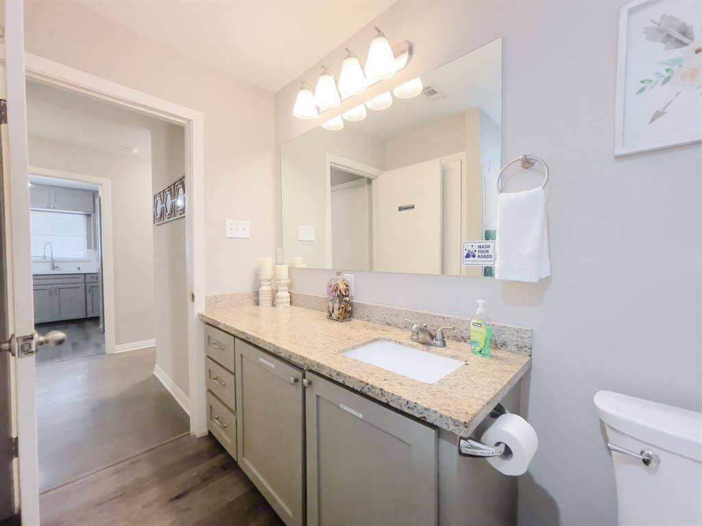 Guest Bathroom in hallway