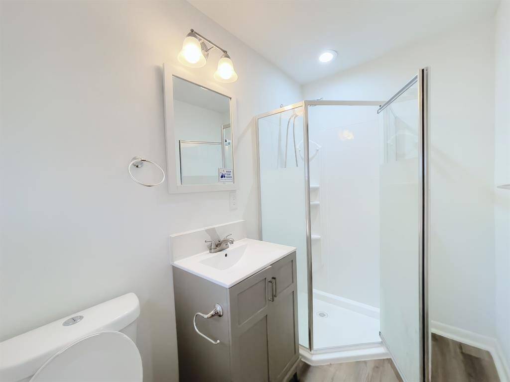 2nd master full  bathroom w/ shower