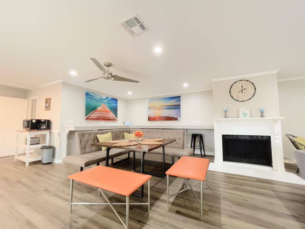 workstation/dining area