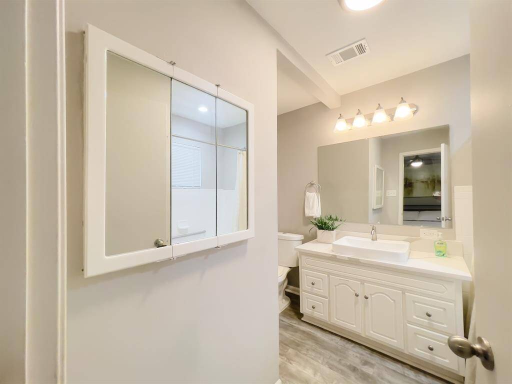 2nd Master Full Bath