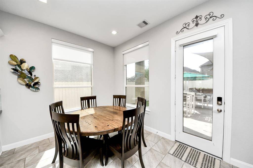 Breakfast area is great for quick meals.