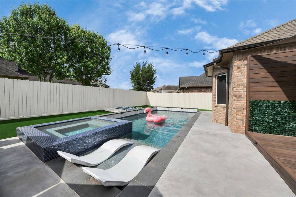 Heating and Cooling Pool System to enjoy year-round entertaining!