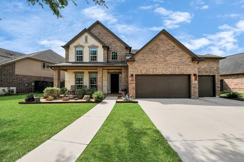 North facing Meritage home features 4 bedrooms, 3.5 baths, 3 car side-by-side garage.