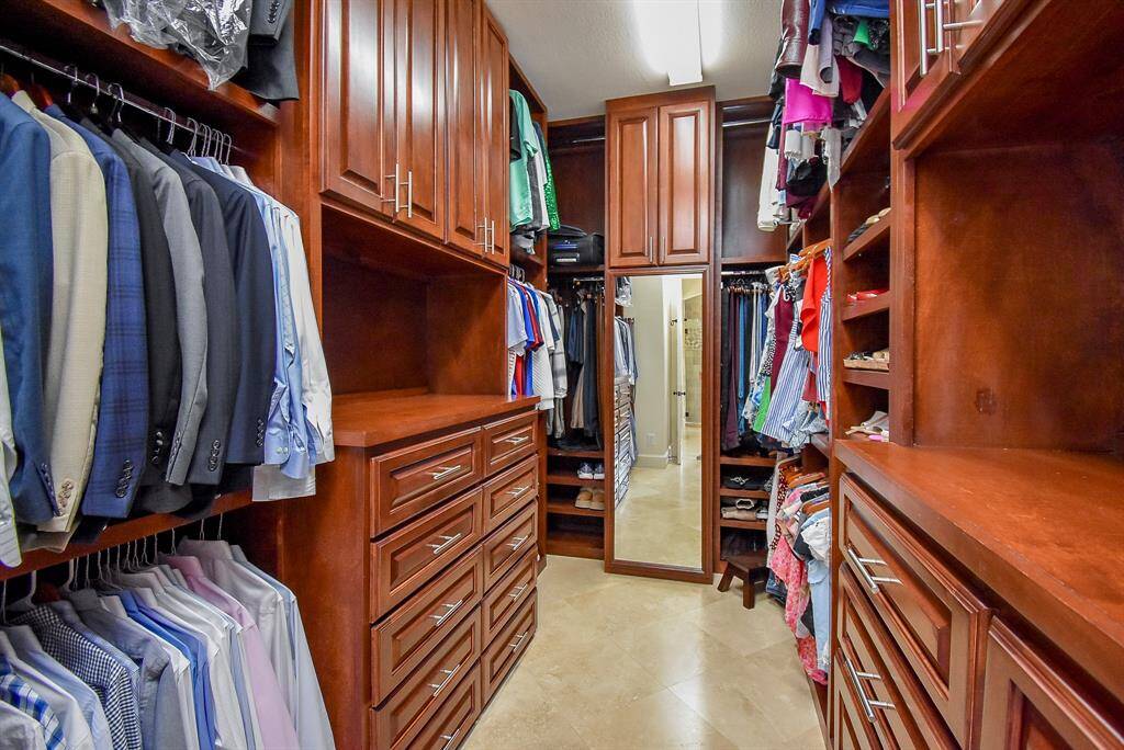 Fantastic closet system makes organization easy.