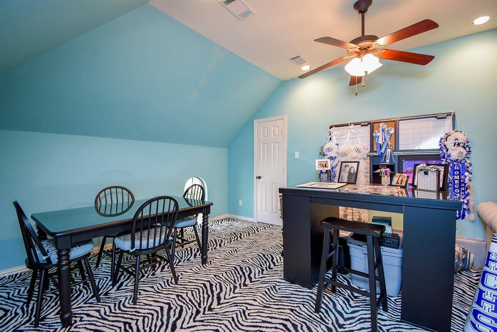 What a fun room. This room is perfecct as a craft room, or even a storage room.