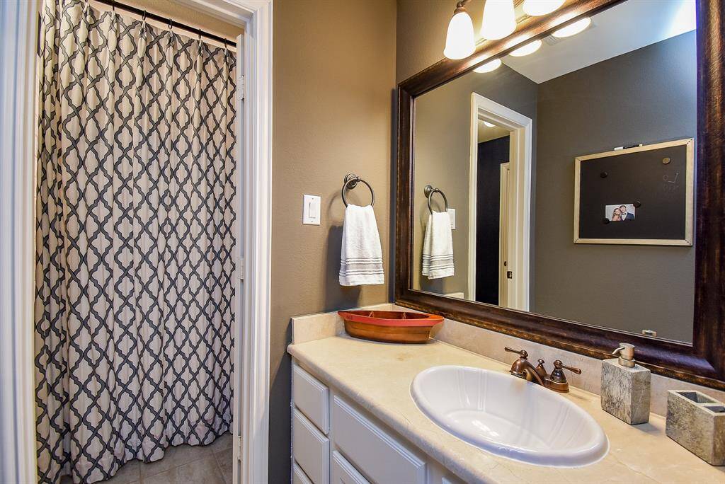 Second vanity of the jack and jill bath with views to the shower/tub.