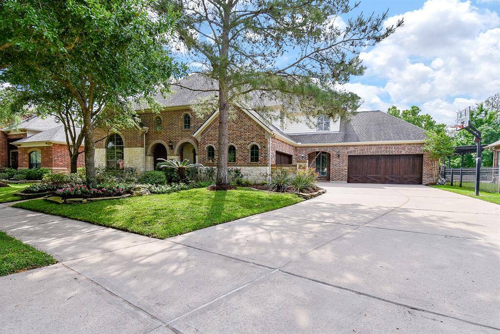 Coveted four car garage is hard to find. Covered entry way into the home makes it convenient when in the side or front yard. Plenty of parking space for family and guests.